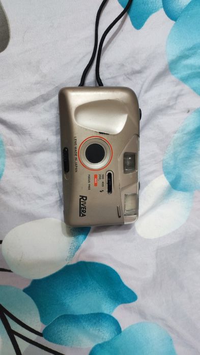 Фотоаппарат на батарейках.