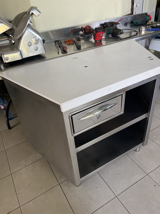 Работна маса неръждавейка