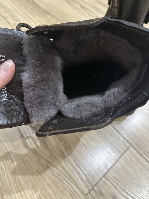 Продам зимние ботинки