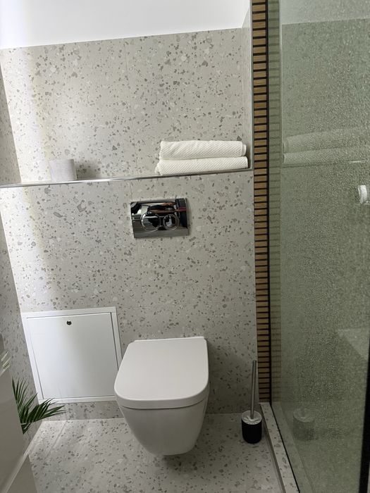 Inchiriez apartament o camera nou , alfa , arad !