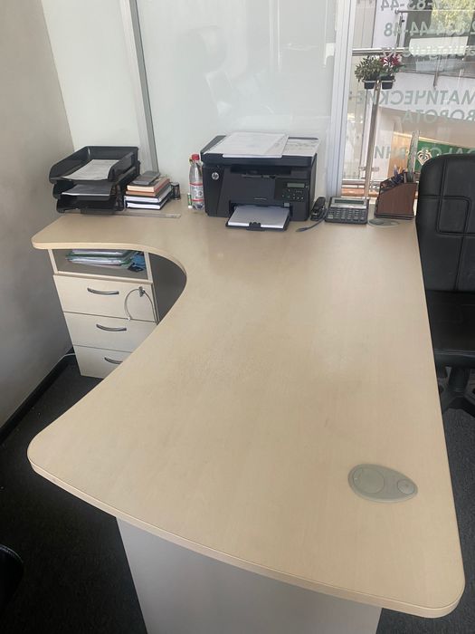 Офисный стол в отличном состоянии