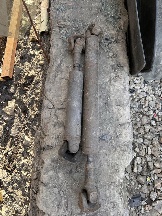 Продам 2 кардана на ниву