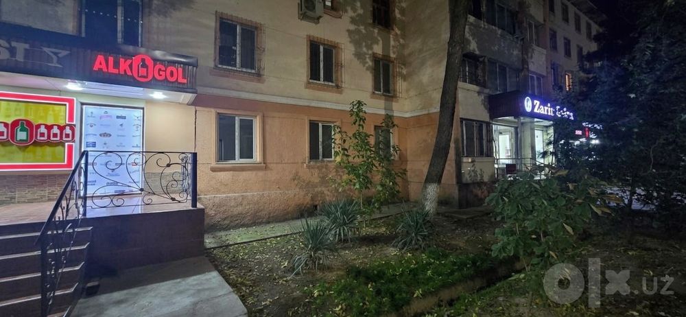 Продаётся под коммерческое помещение, фасад 8 метров. Первая линия.