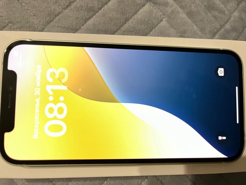 Продам iPhone 12 в отличном состоянии