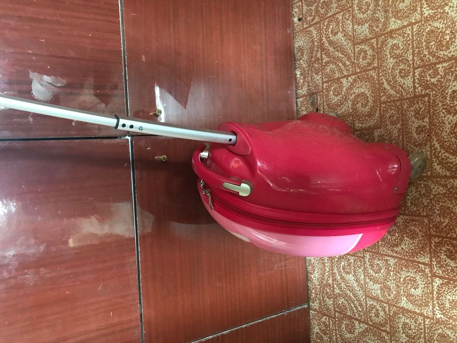 легкий прочный детский чемодан