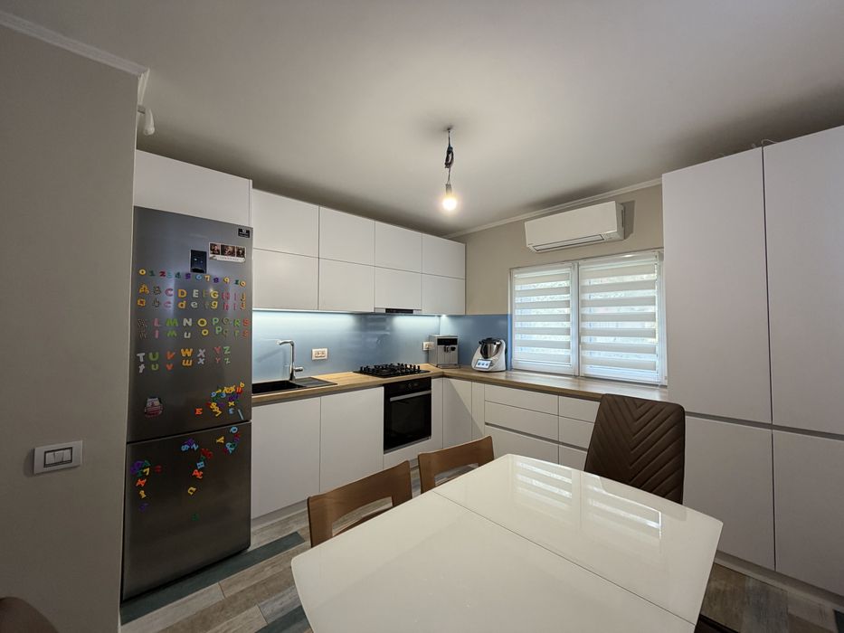 Vand apartament 3 camere strada Nasaud