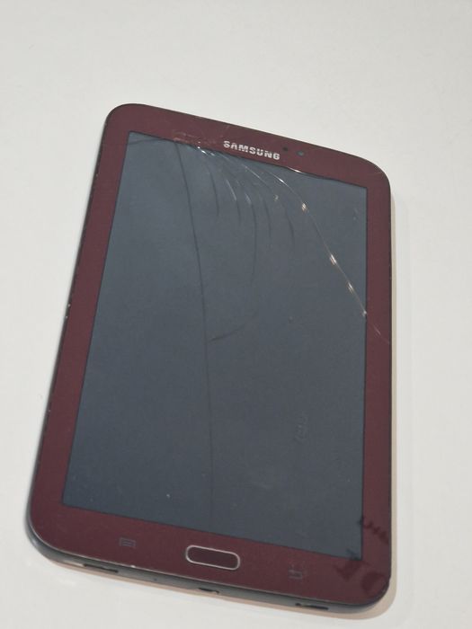 Tableta Samsung cu display fisurat