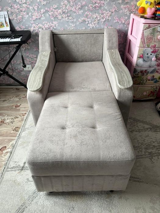 Продаются два кресла -кровати
