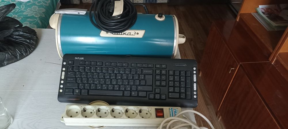 Пылесос Чайка-3 советский рабочий, клавиатура, удлинитель Пилот