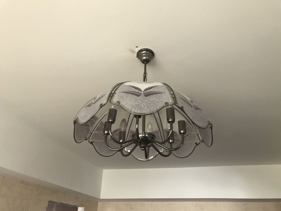 Vand lustra 8 becuri impecabila ca si noua