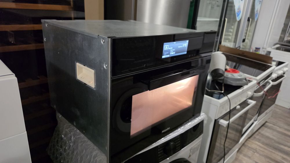 Фурна с пара Miele DGC6800