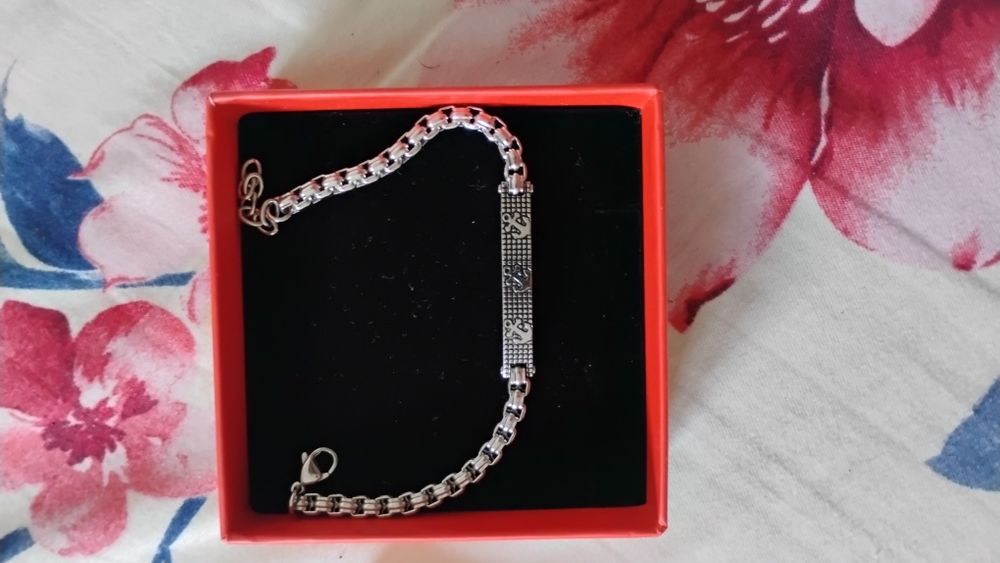 Vând brățară de culoare argintie