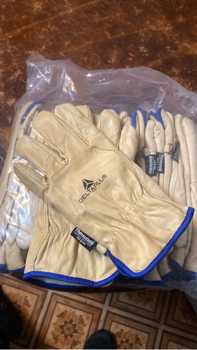 перчатка, ботинка