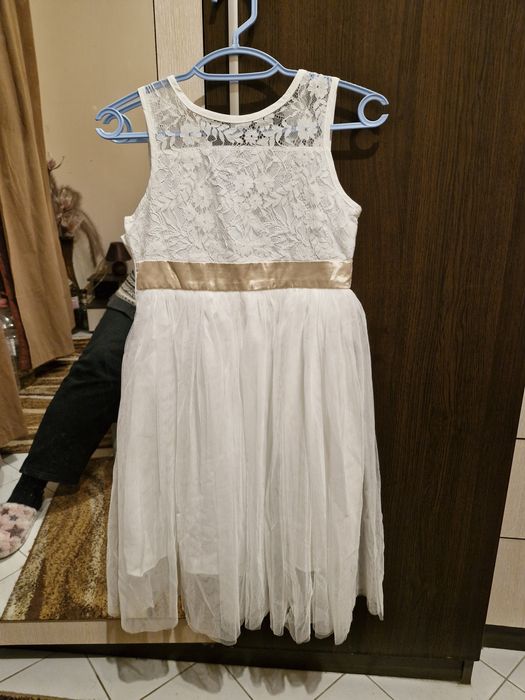 Рокля за 8 год нова