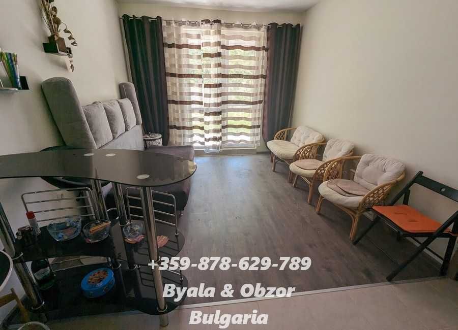 Обзаведен двустаен апартамент със собствен двор-градина в гр.Бяла