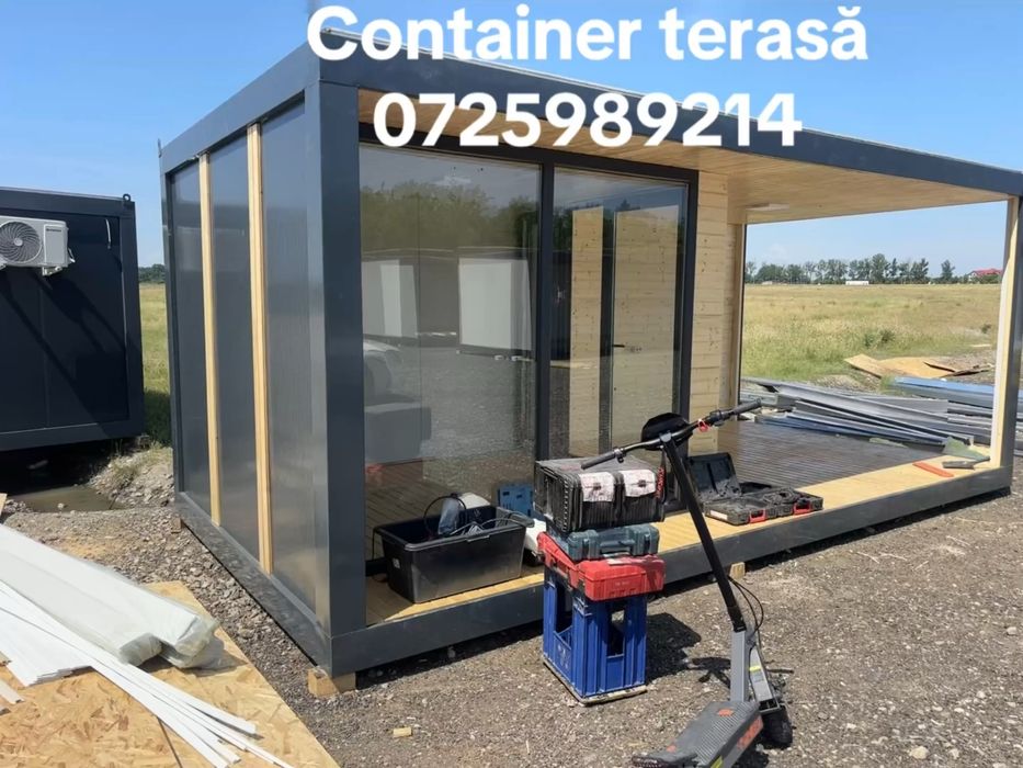 Container modular cu terasa model cu lambriu de lemn pe tavan si pereti