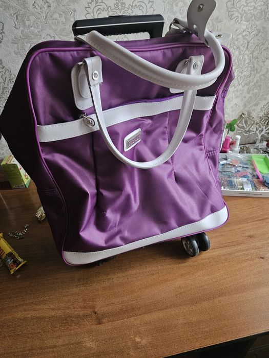 Продам сумку на колёсиках
