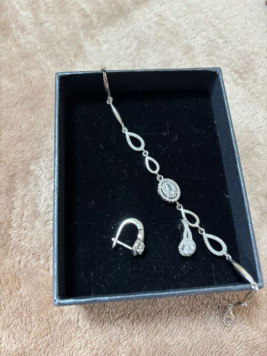 Сет гривна и обеци с цирконий
