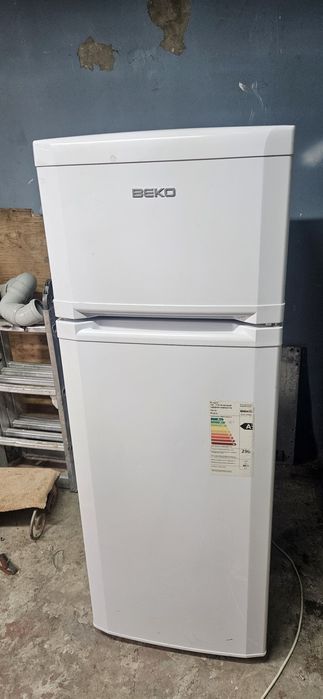 Холодильник продаётся