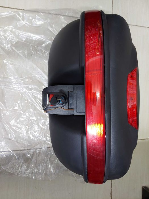 Cutie Portbagaj Mare Scuter / 2 casti /