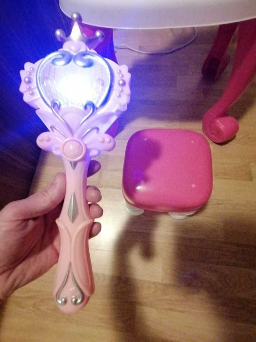 Masă machiaj pentru fetițe și Baghetă cu sunete