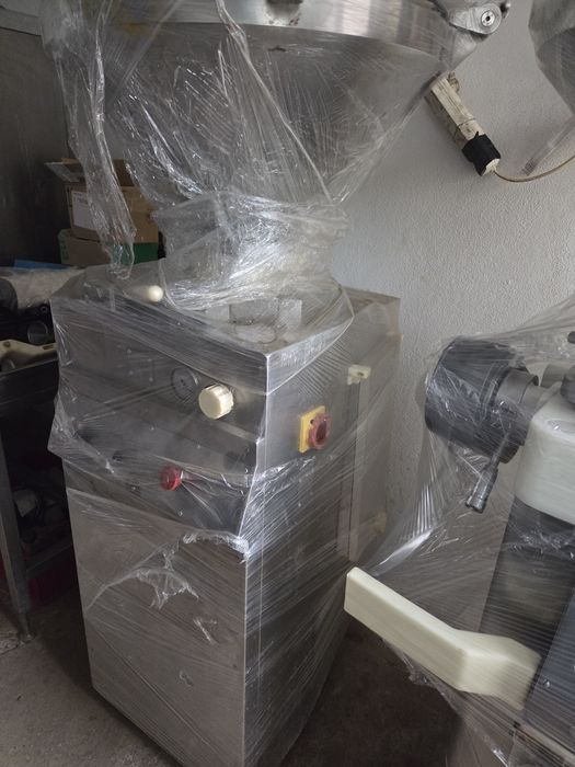 Srit umplut carnati,masina salam cu vid,sprita