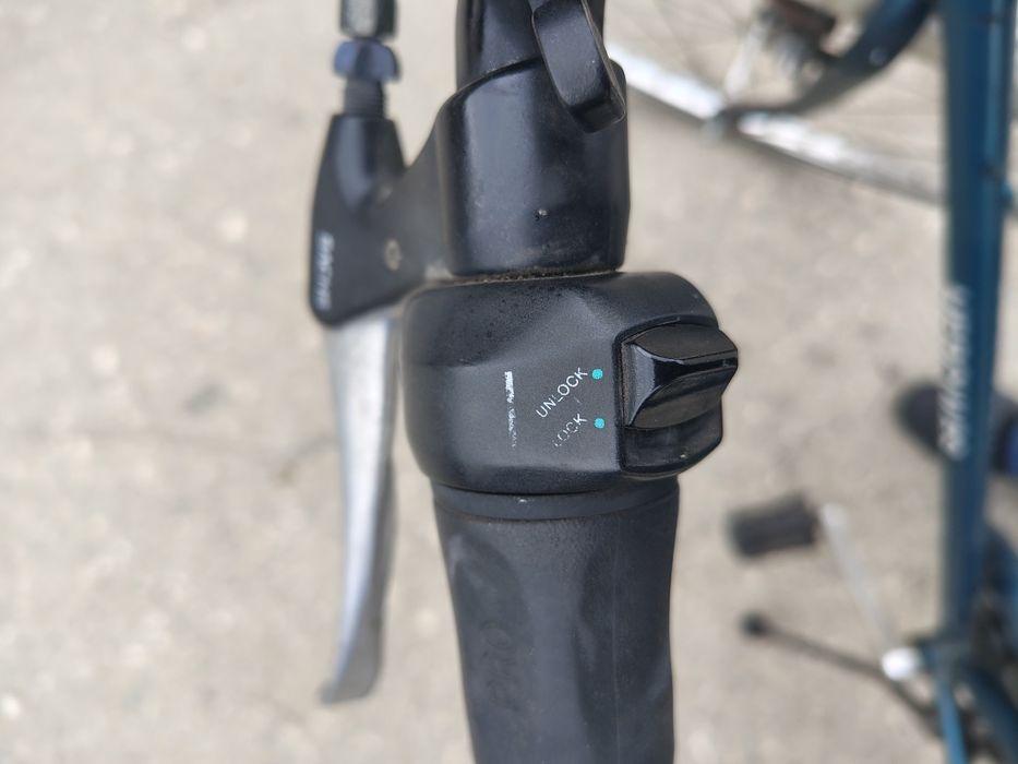 Bicicleta dama Hercules cu dublu schimbator spate. Roti pe 28.