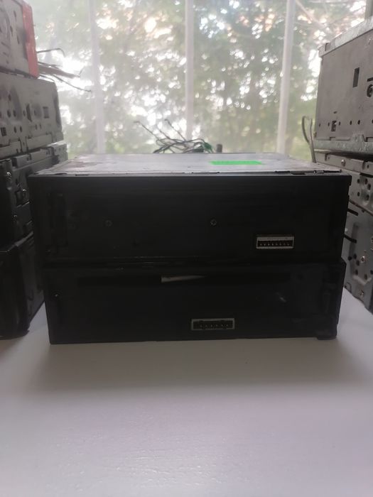 Продам автомогнитолы на запчасти.