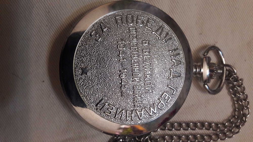 Кварцевые часы . Подарочные.