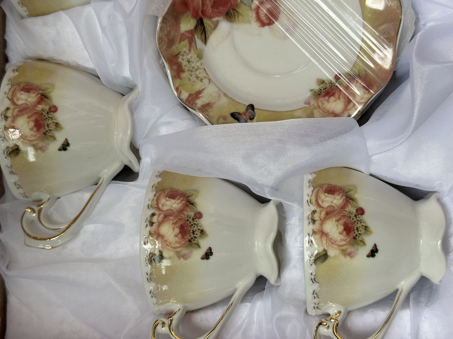 Комплект чаши за кафе с чинийки