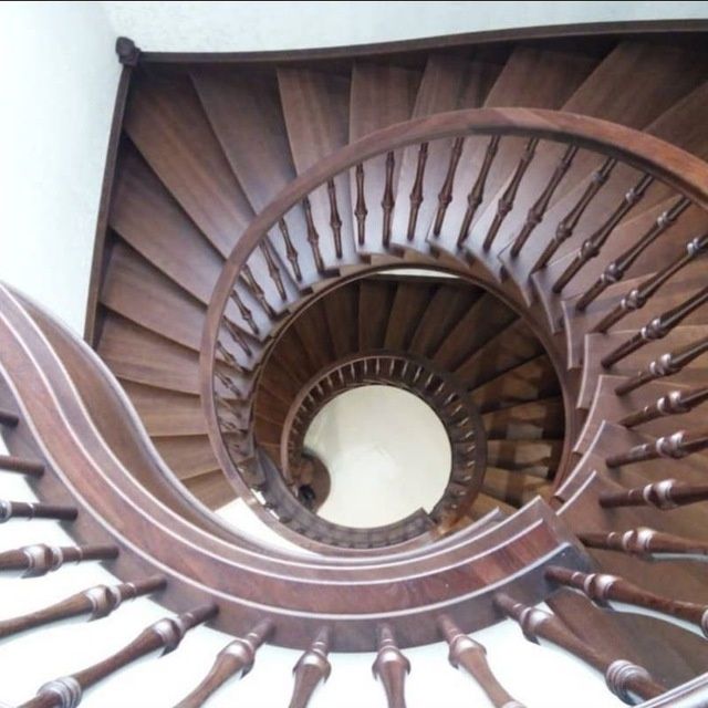 Принимаем заказы на  лестниц из твердых парод