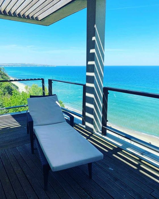 Четиристаен апартамент на първа линия в комплекс Йоо България