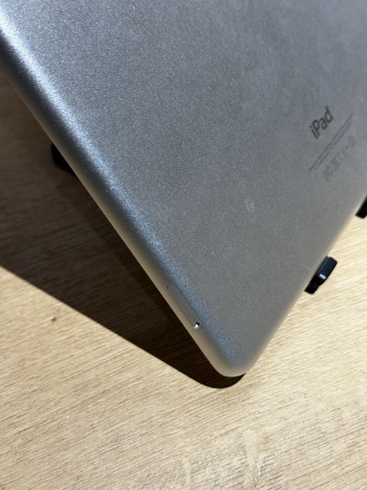 Продам ipad air 1 поколения