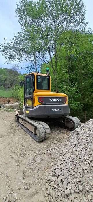 Vand  sau inchiriez excavator volvo ecr88 D