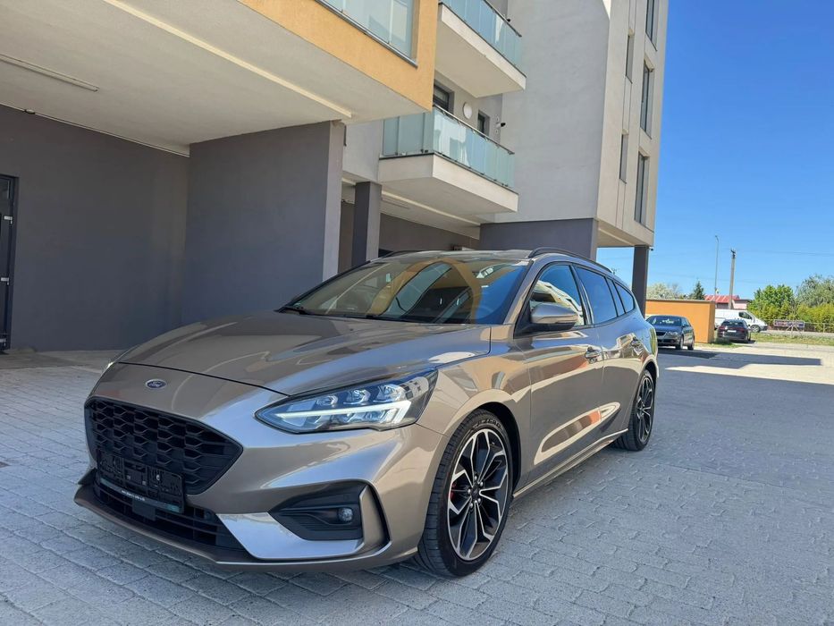 Ford Focus ST-Line *faruri led*padele*keyless*volan incalzit*