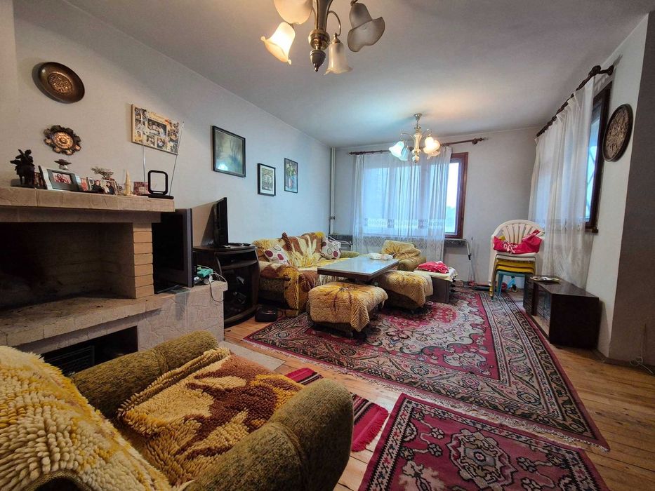 Еднофамилна двуетажна къща!!! Разбойна!!!