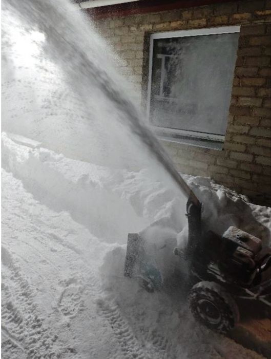 Продам снегоуборочную машину