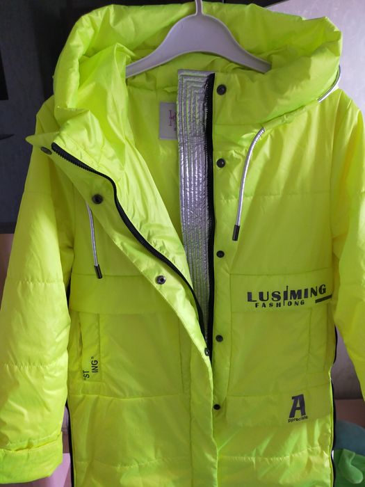 Продам куртку на девочку