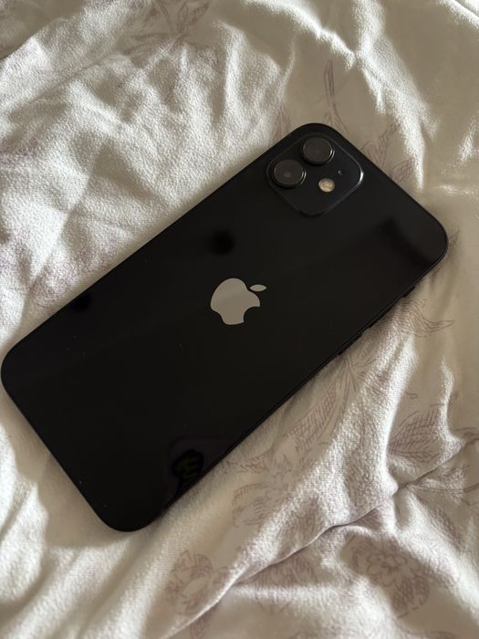 IPhone 12 в отличном состоянии