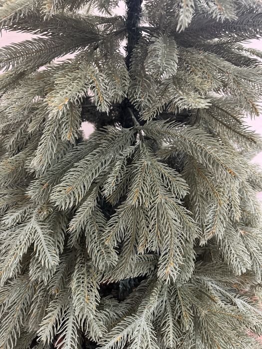 Продам голубую елку литая