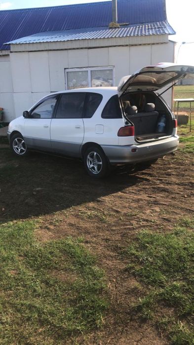 Тойота Ипсум продам