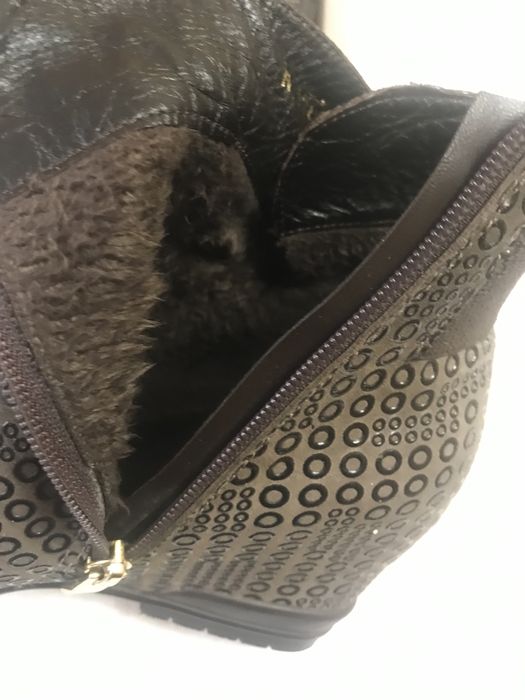 Продам 2 пары осенних полусапожек