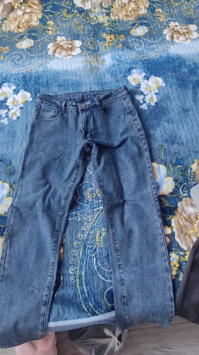 Продаю мужские джинсы