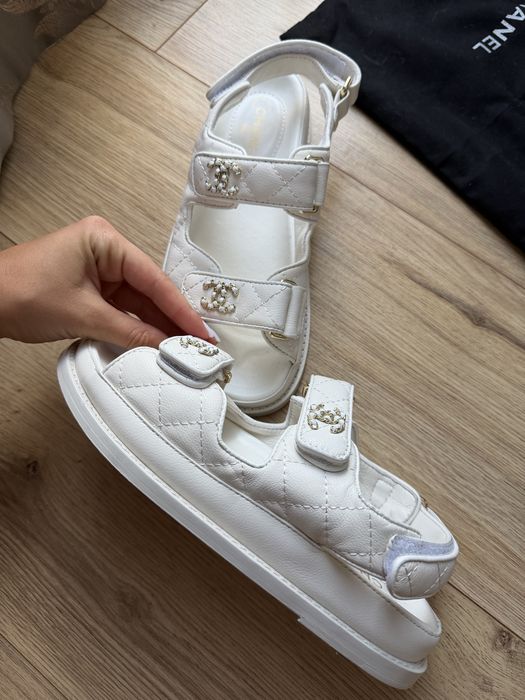 Бели сандали chanel