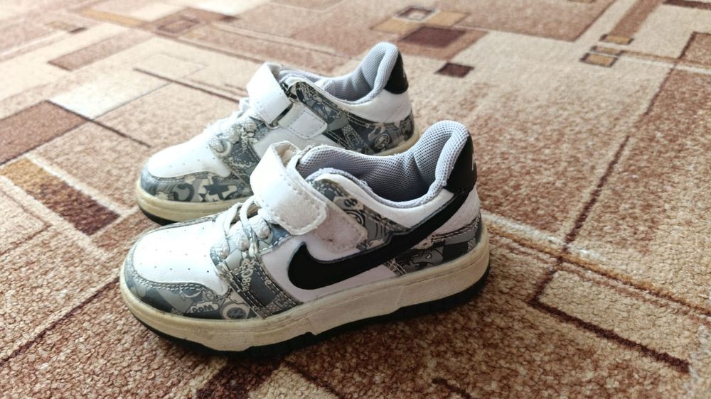 Продам кроссовки на мальчика