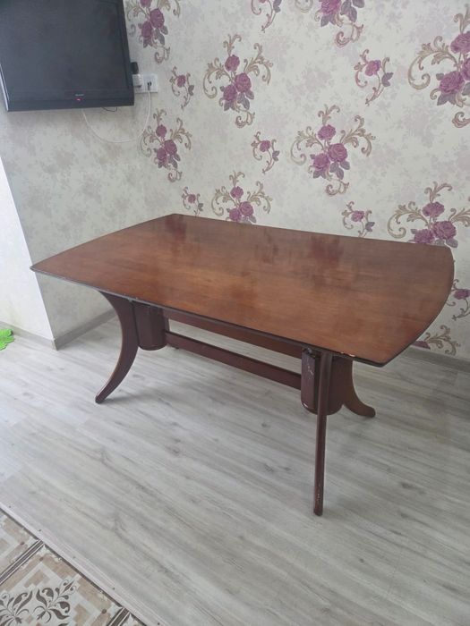 Продам очень качественный стол