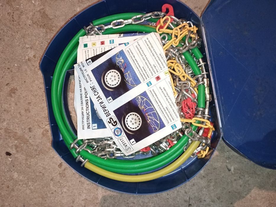 Продавам вериги за сняг за размери от 13 до 15 цола.