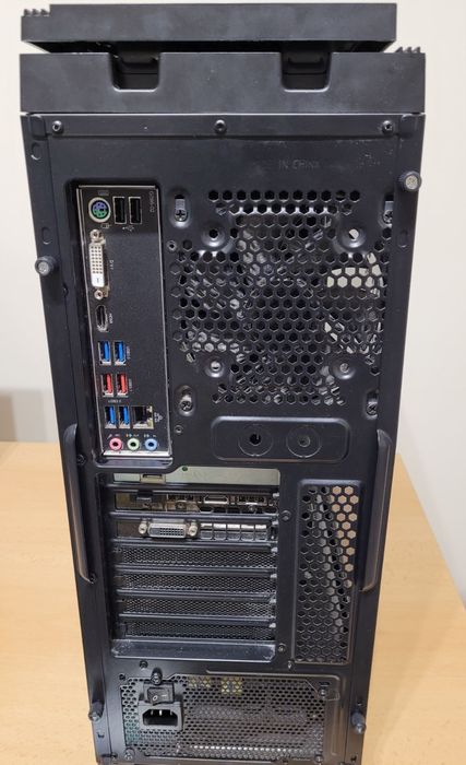 Геймърски компютър Ryzen 7 2700, GTX 1070 8GB, 16GB, Водно