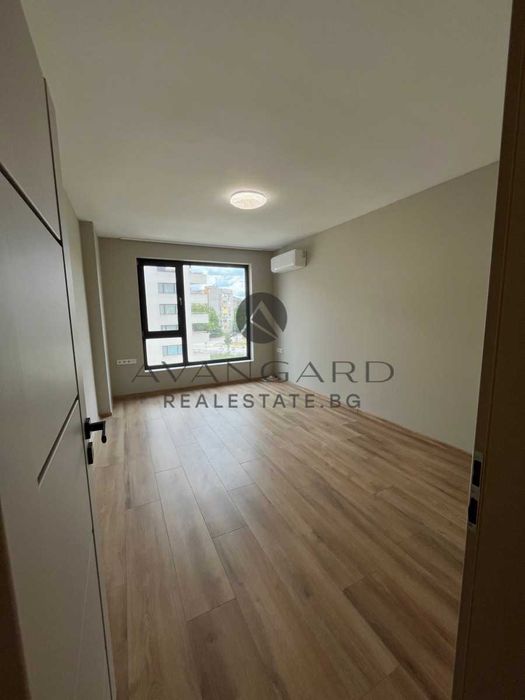 Продава се Тристаен апартамент в Пловдив, Христо Смирненски - 140 кв.м за 2550 €/кв.м - Снимка #2