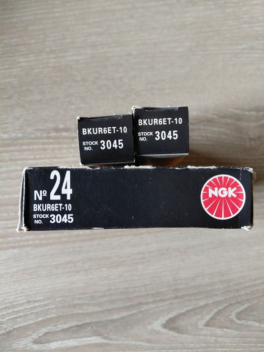 NGK Запалителна свещ BKUR6ET-10 3045 
M14 x 1,25, Pазмер на ключ: 16 m